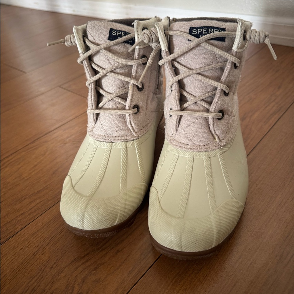 Women’s sperry boots size 6